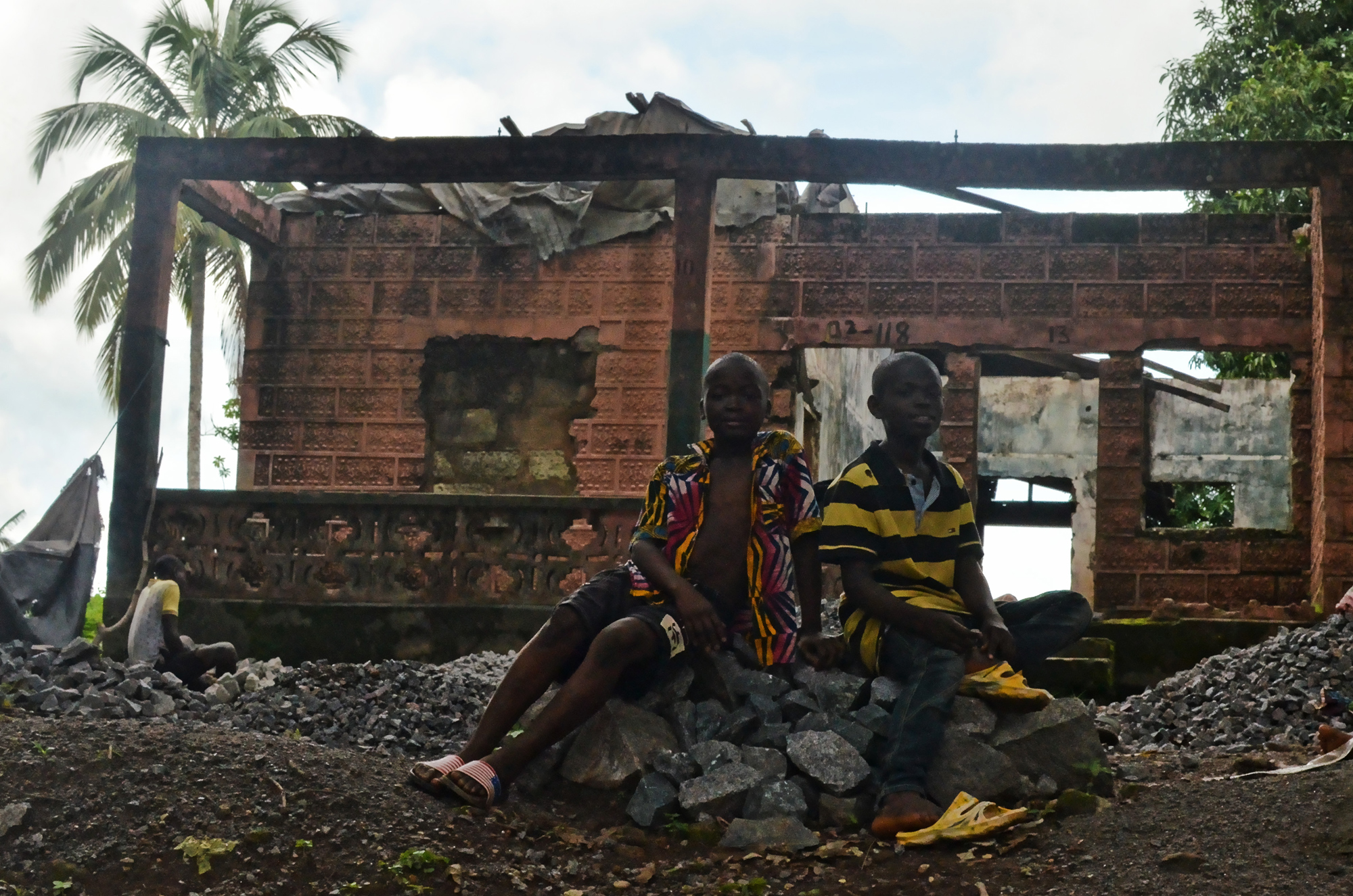 Photos Offshore Diamond Mining Overpowers A Sierra Leone City In Sierra Leone The Search For