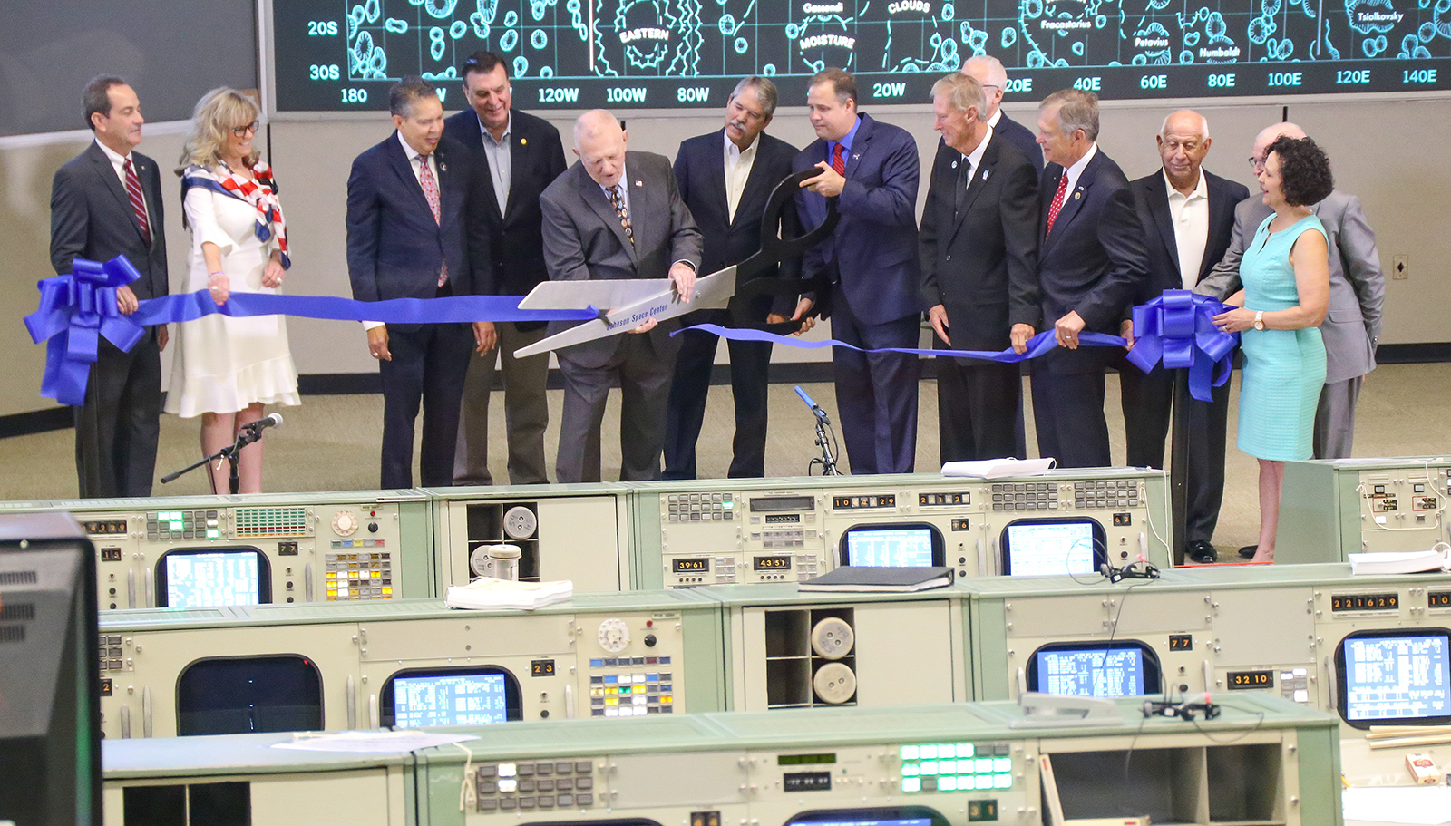 Gene Kranz, flight director for the Apollo 11 mission, cuts the ribbon of the newly restored Apollo Mission Control Center at the Space Center Houston on June 28, 2019. Harris (left of Kranz) led the restoration efforts. (Photo by Space Center Houston.)